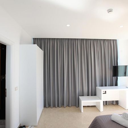 Nika Hotel Sarandë Eksteriør billede