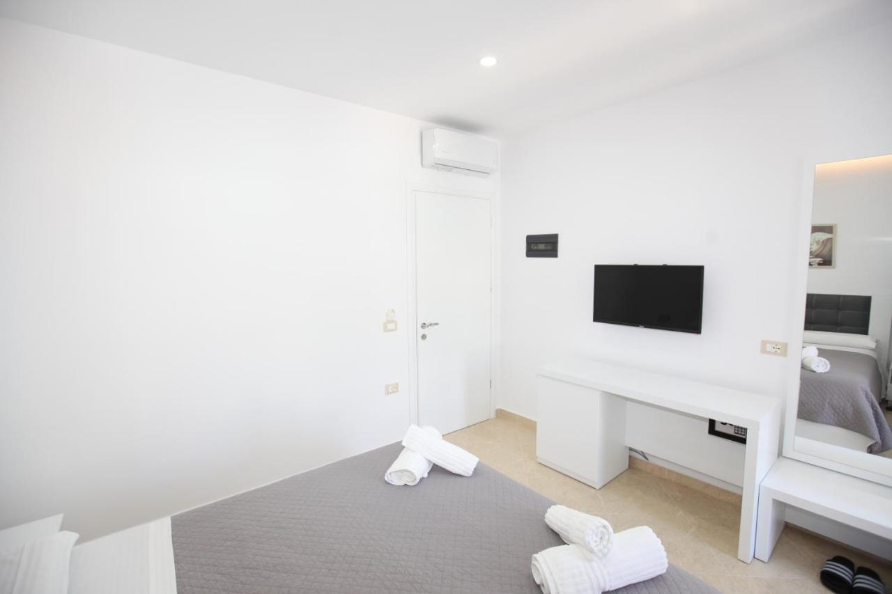 Nika Hotel Sarandë Eksteriør billede