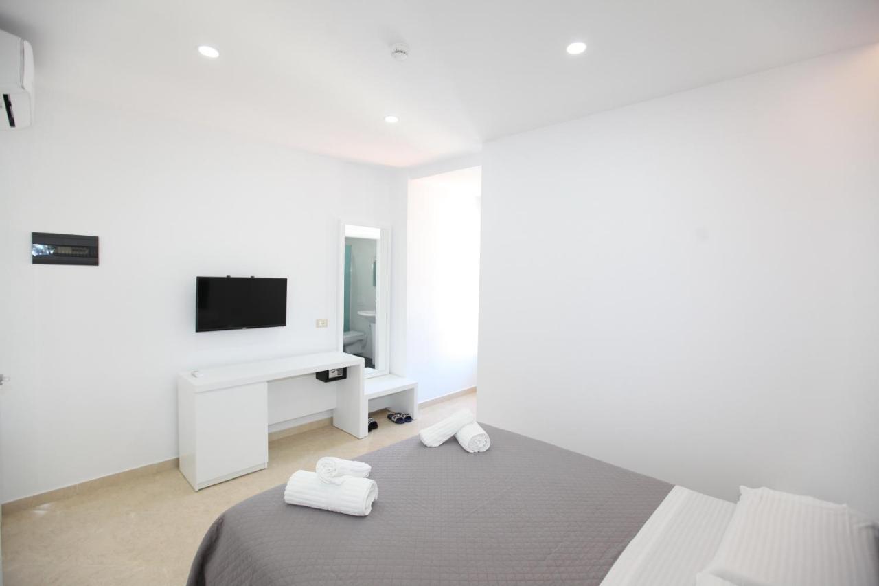 Nika Hotel Sarandë Eksteriør billede