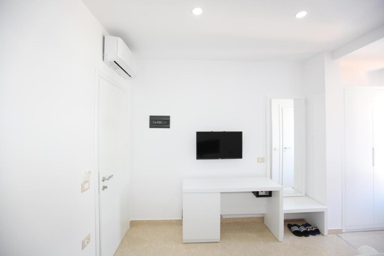 Nika Hotel Sarandë Eksteriør billede