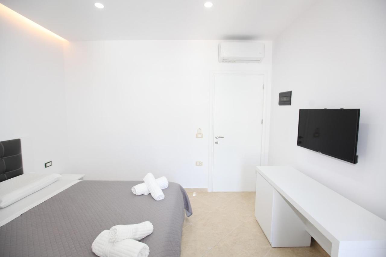 Nika Hotel Sarandë Eksteriør billede