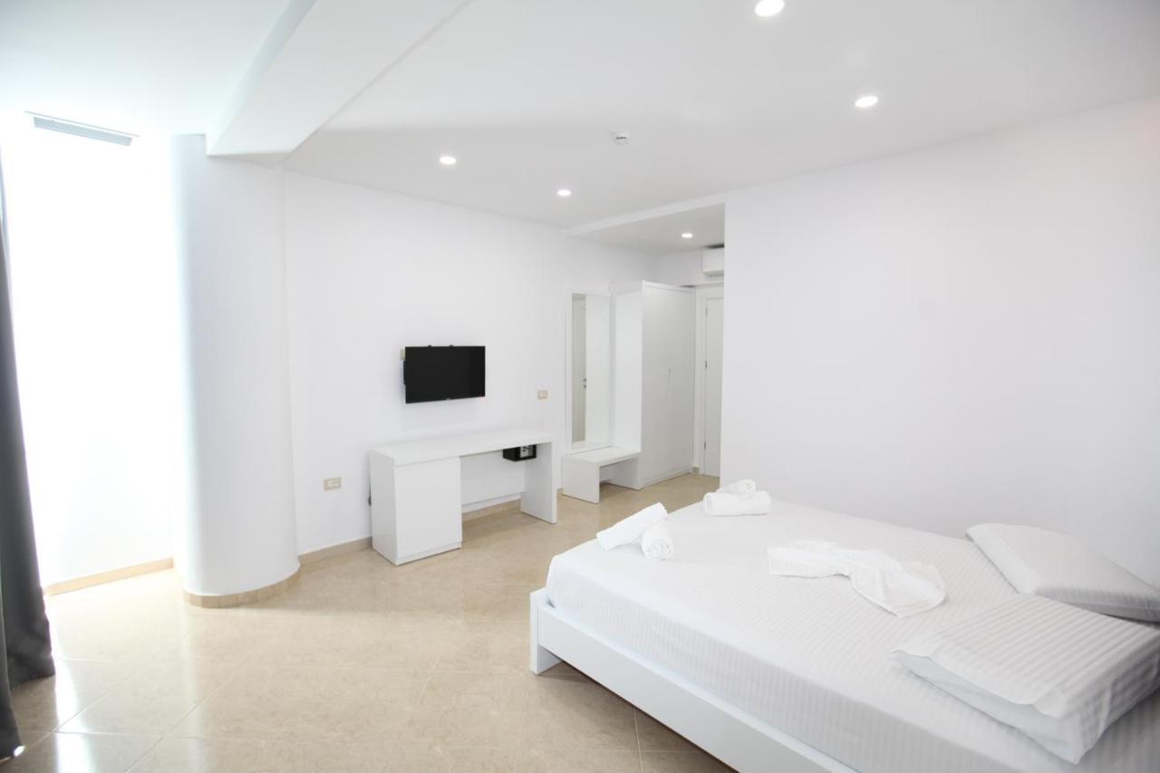 Nika Hotel Sarandë Eksteriør billede