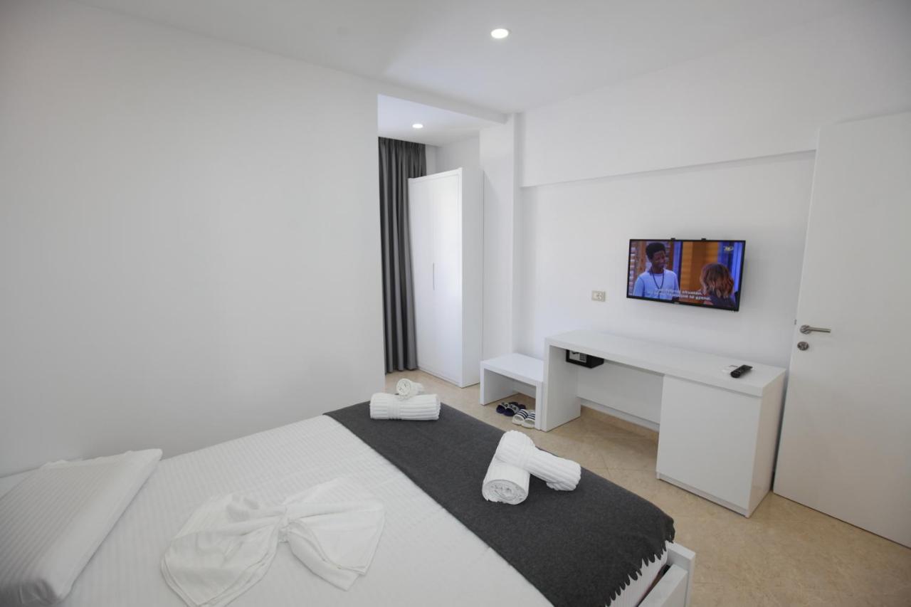 Nika Hotel Sarandë Eksteriør billede