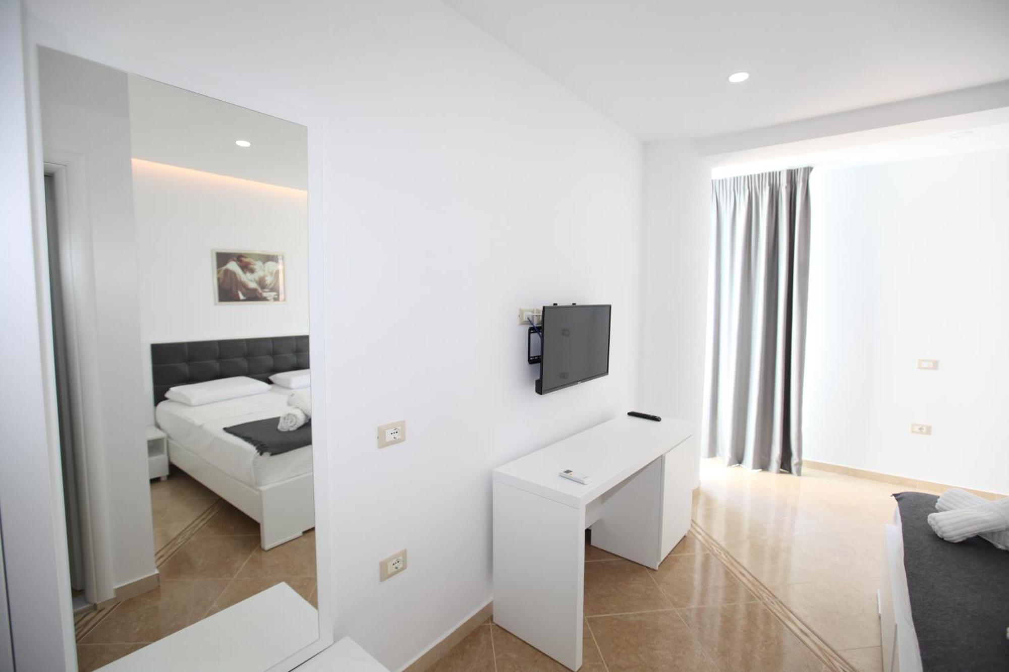 Nika Hotel Sarandë Eksteriør billede
