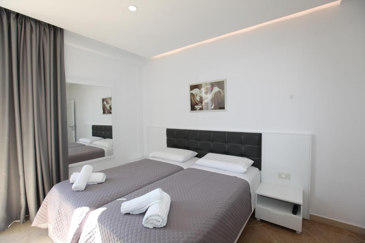 Nika Hotel Sarandë Eksteriør billede