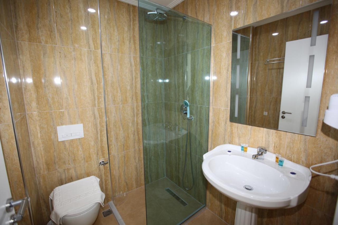 Nika Hotel Sarandë Eksteriør billede