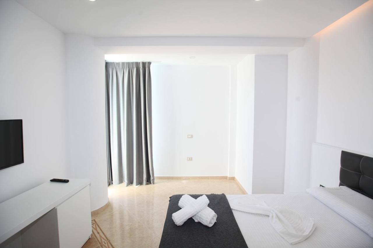 Nika Hotel Sarandë Eksteriør billede