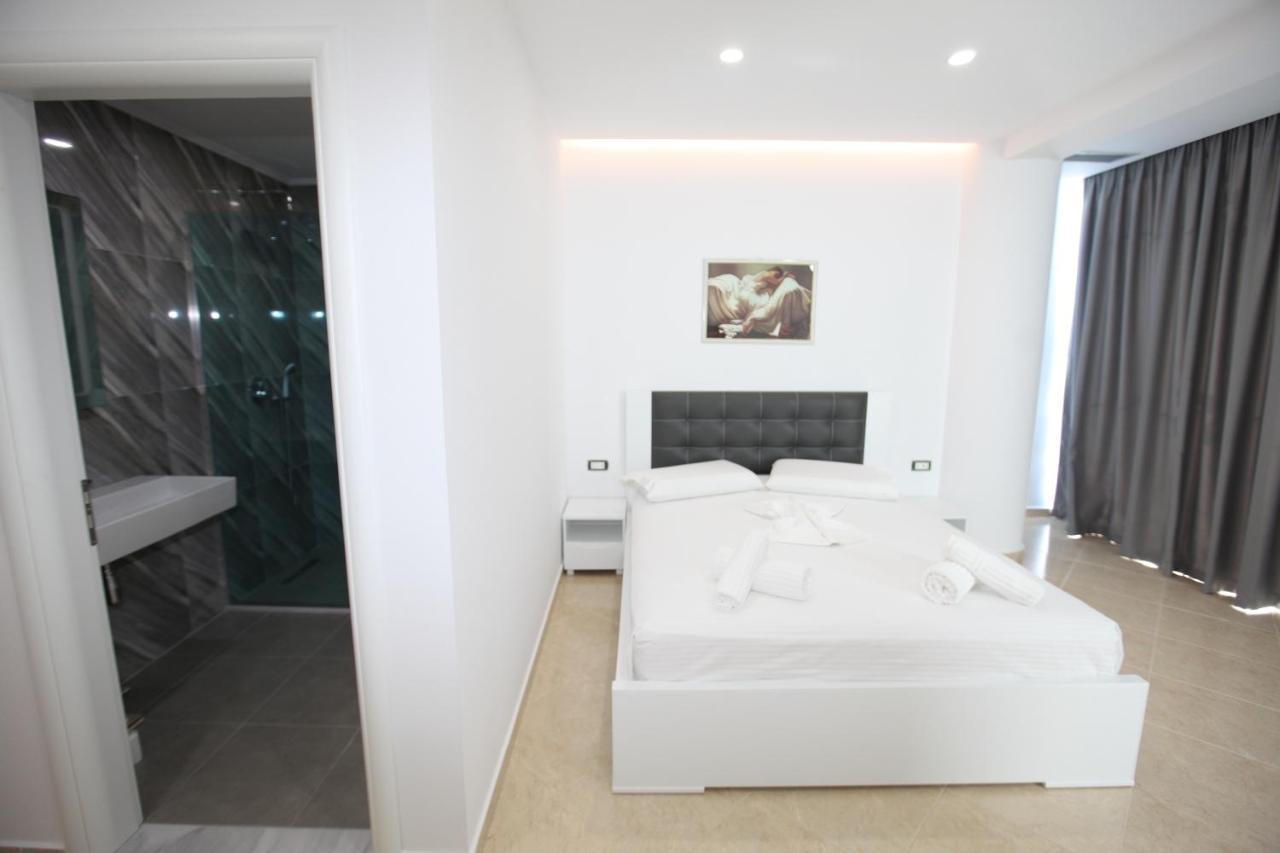 Nika Hotel Sarandë Eksteriør billede