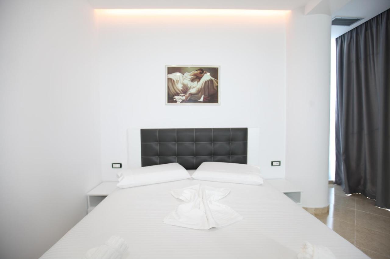 Nika Hotel Sarandë Eksteriør billede