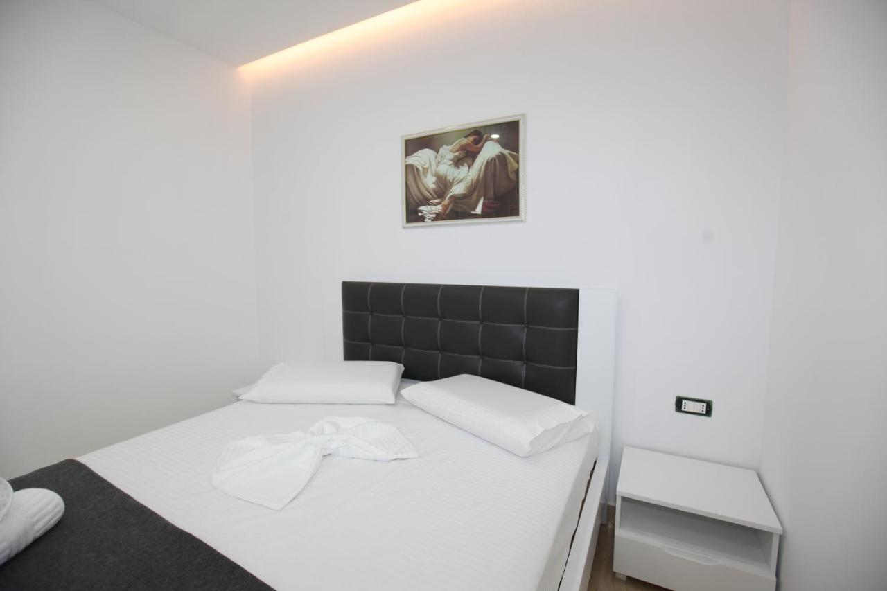 Nika Hotel Sarandë Eksteriør billede