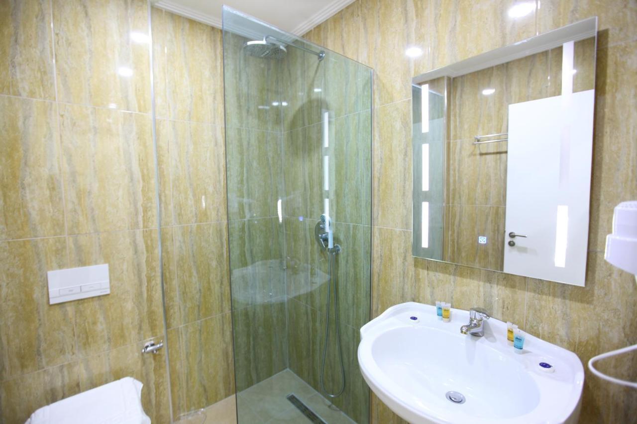 Nika Hotel Sarandë Eksteriør billede