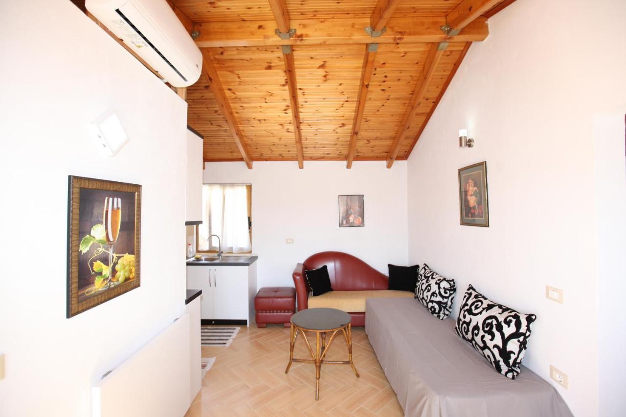 Nika Hotel Sarandë Eksteriør billede
