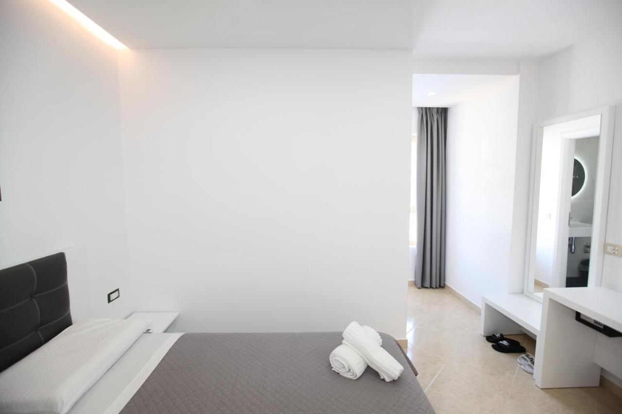 Nika Hotel Sarandë Eksteriør billede
